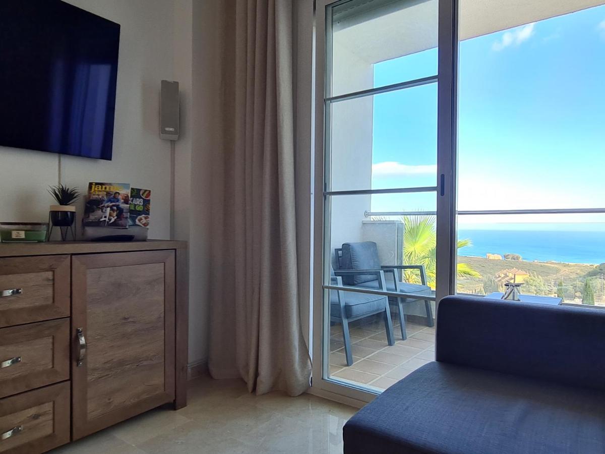 Seaside Serenity - Stylish Apartment With Spectacular Views Manilva Esterno foto