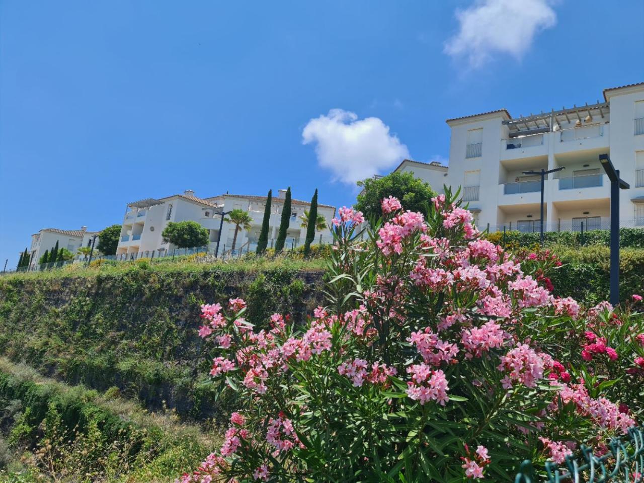 Seaside Serenity - Stylish Apartment With Spectacular Views Manilva Esterno foto